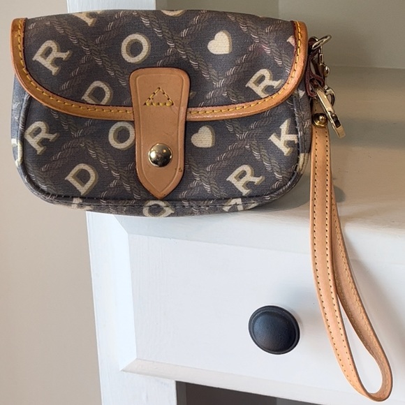 Dooney & Bourke Handbags - Dooney & Bourke Clutch/Wristlet